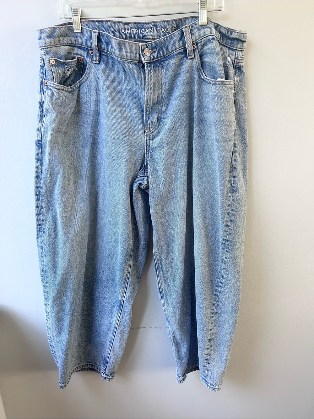 American Eagle women’s barrel leg jeans
